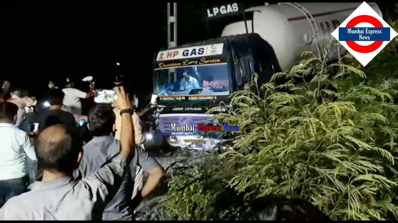 😱🚛⛽Speed Chal rahe HP Gas Tanker ka Fata Tyre. Tanker Road se Paucha Railway Track per.