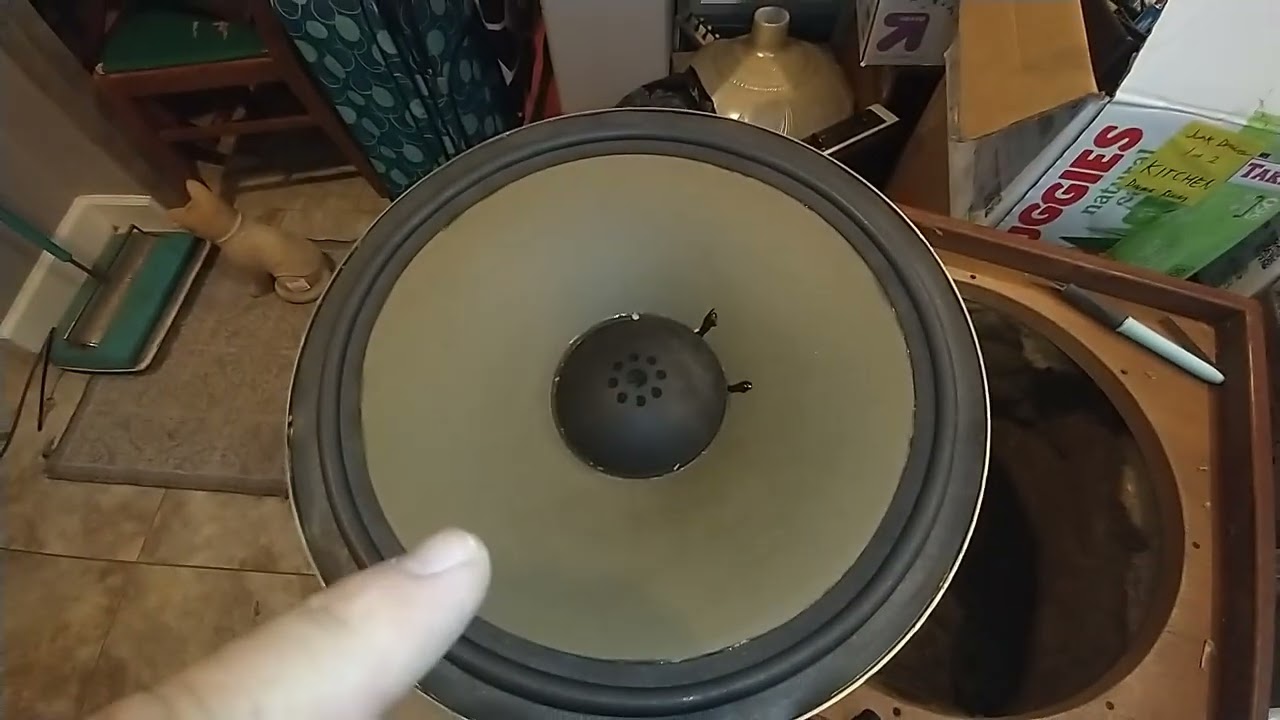 Замена подвеса на низкочастотном динамике Sansui SP-3000.