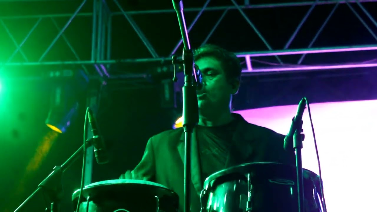 Popurri bonito de cumbias que nunca pasan de moda a manera de grupo frays La bomba musical.