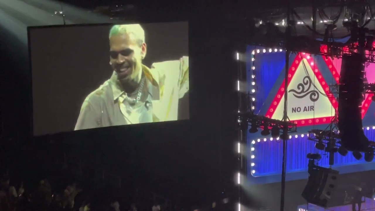 Chris Brown performs “fan requested songs” at Madison Square Garden!! * I do not own copyrights*
