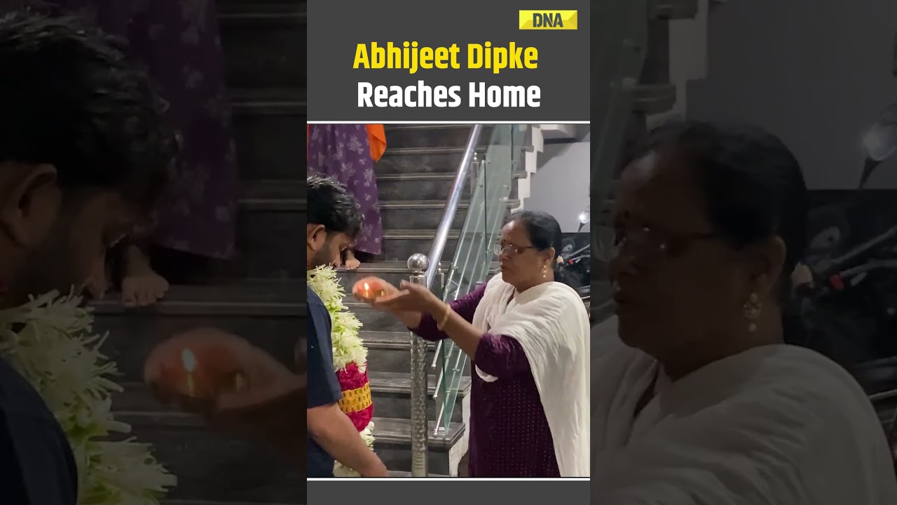 Cockroach Janta Party: Abhijeet Dipke Reaches Home, Gets Warm Welcome | Delhi | CJP Protest |