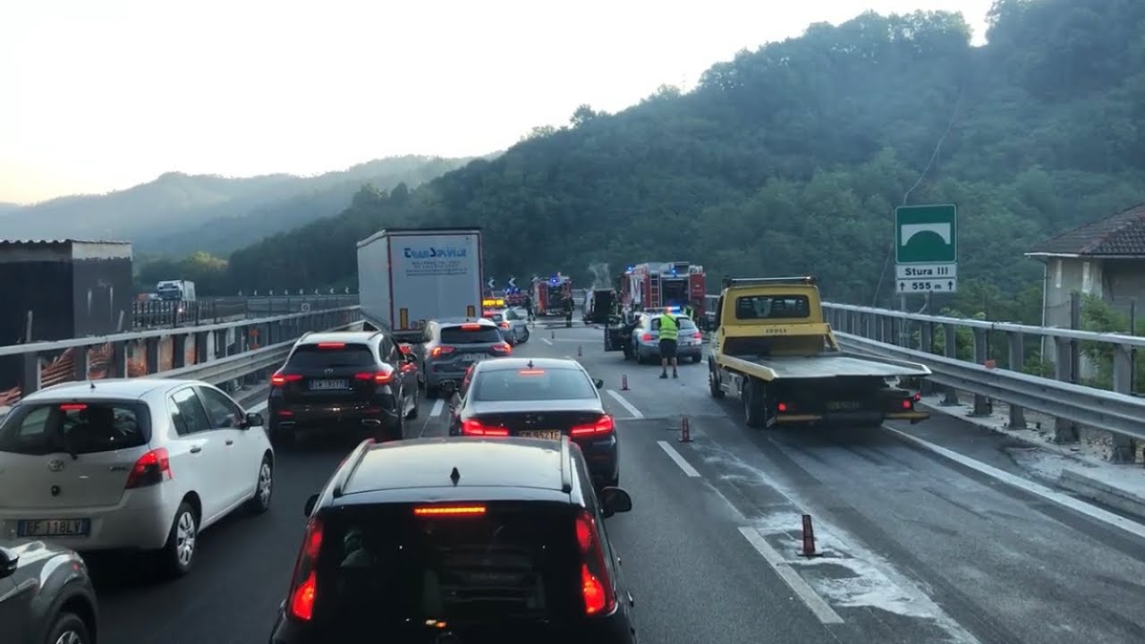 A26, Masone - Ads Stura Est, safety car per incendio di dn veicolo in autostrada