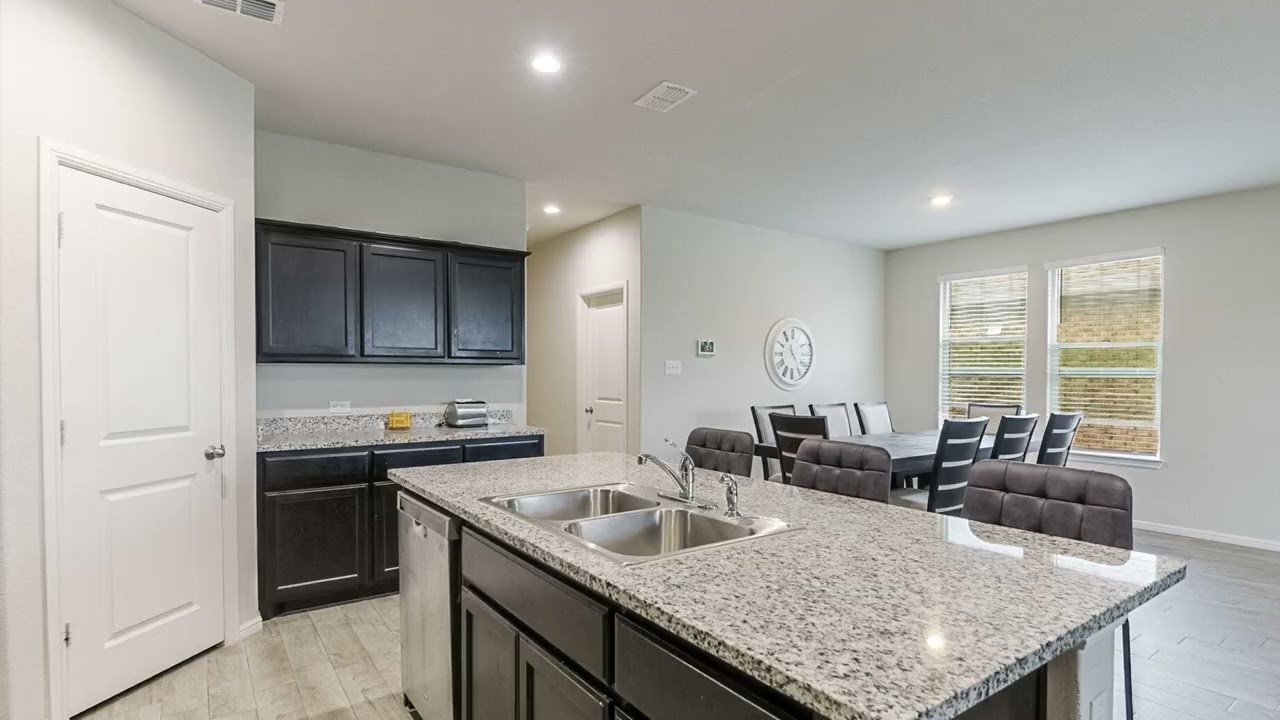 9125 Red Brush Trl, Fort Worth, TX
