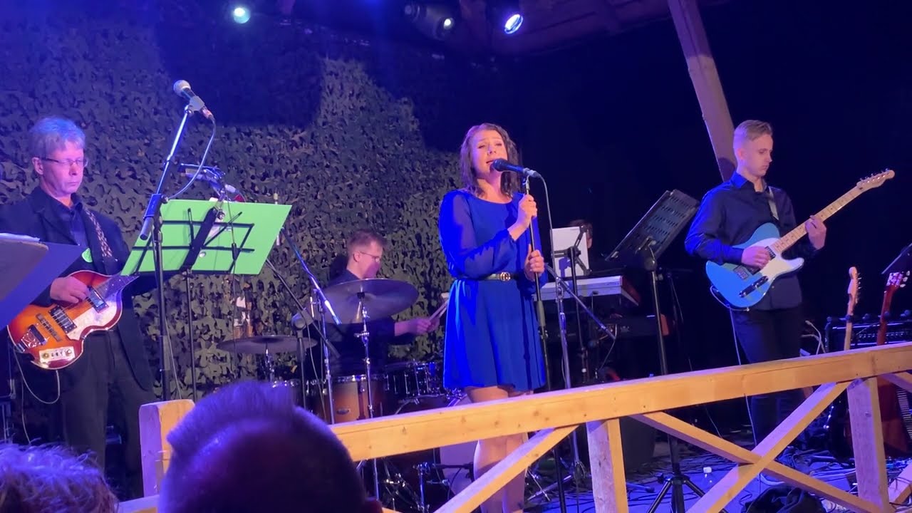 Anniina Suhonen & Viihdyttäjät Humpparallissa