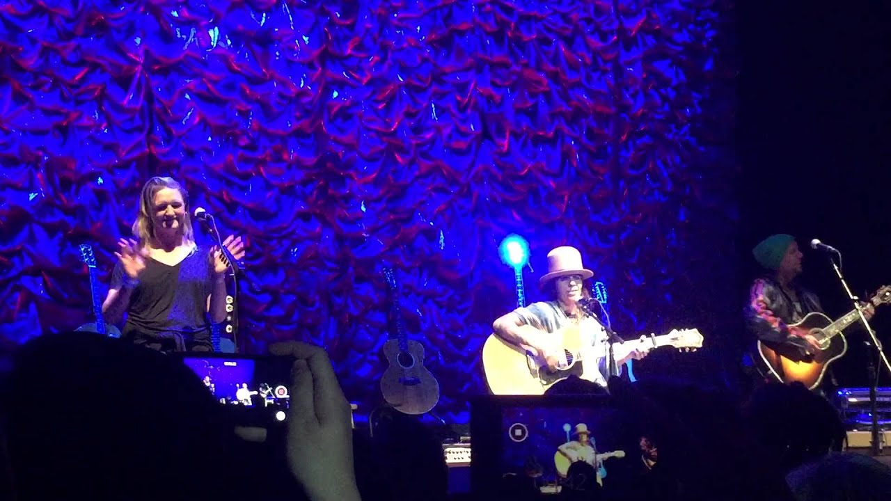 Linda Perry - 