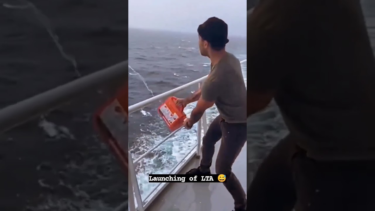 Line throwing apparatus in ship
