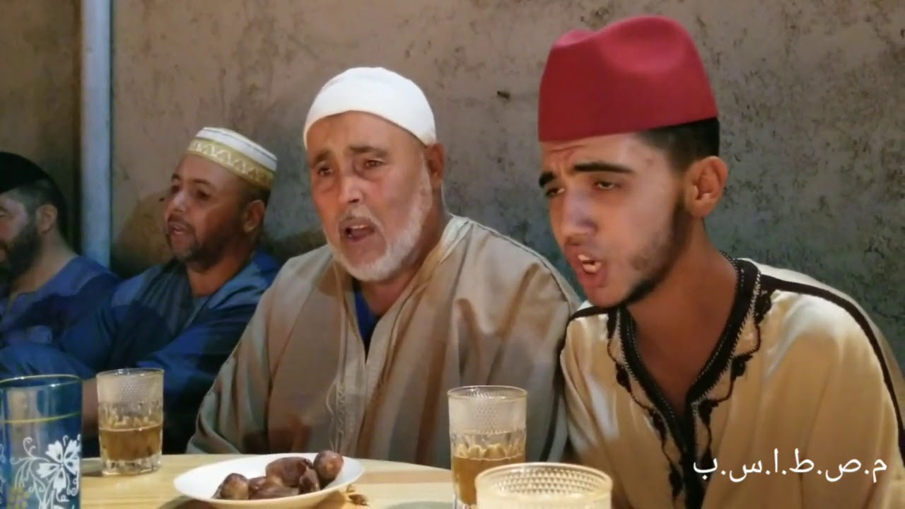 فقراء فرع تاكمة في مناسبة صدقة عند عزيز بوجمعاوي. ( 3 )