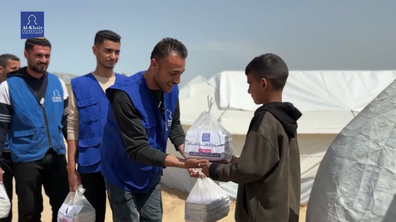 إفطار النازحين في غزة | وجبات الأرز واللحم ضمن مبادرة إفطار صائم – مؤسسة الخير