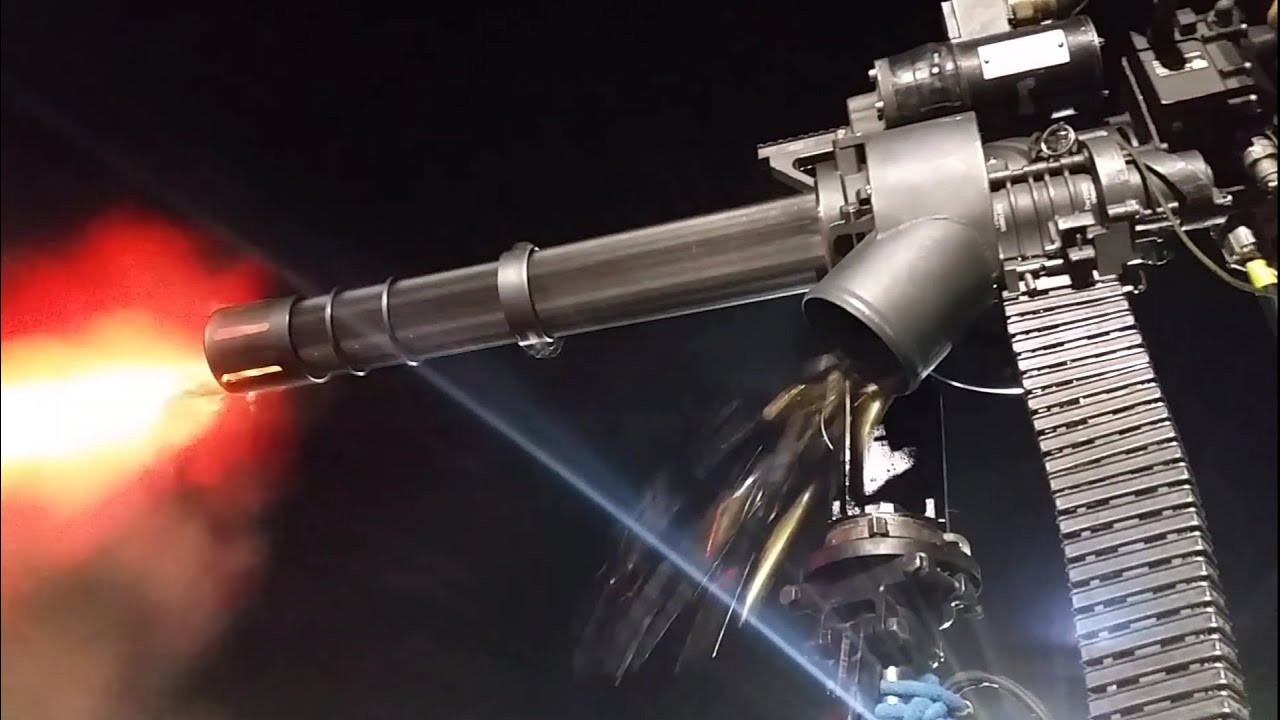 Badass Minigun Firing Tracers!