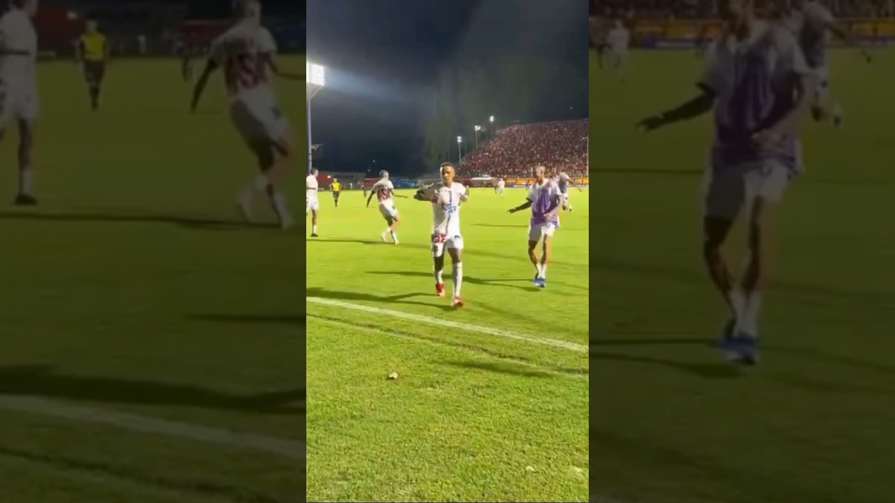 Em provocação ao Vitória, Kayky comemora gol do Ba-Vi imitando galinha 