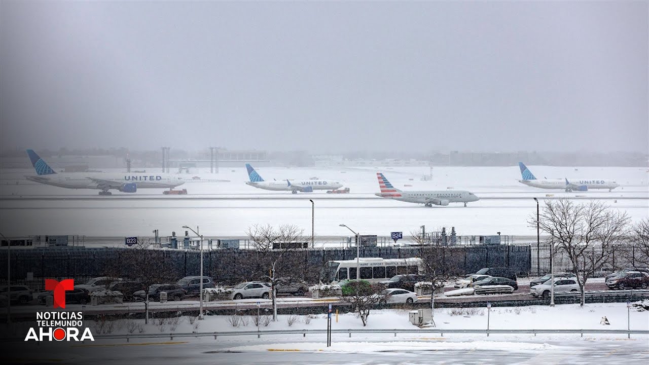 Las noticias de la mañana, lunes 1 de diciembre de 2025 | Noticias Telemundo