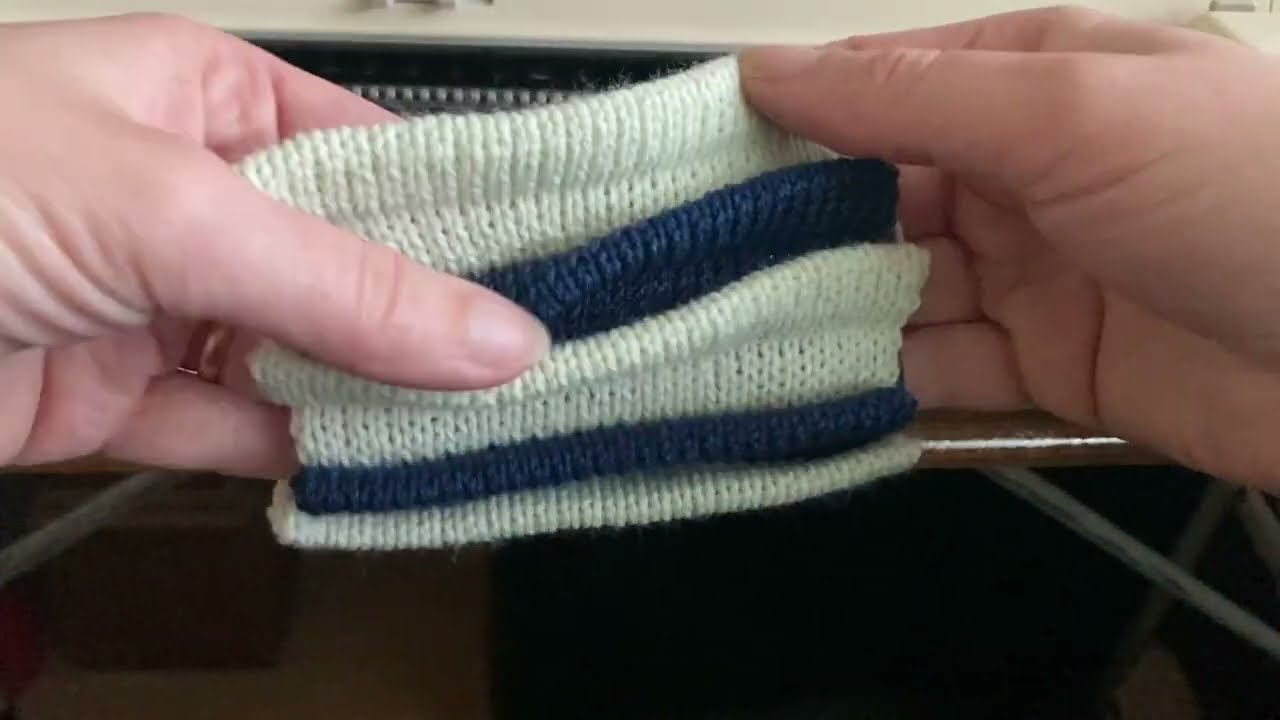 Hem with layers on knitting machine 