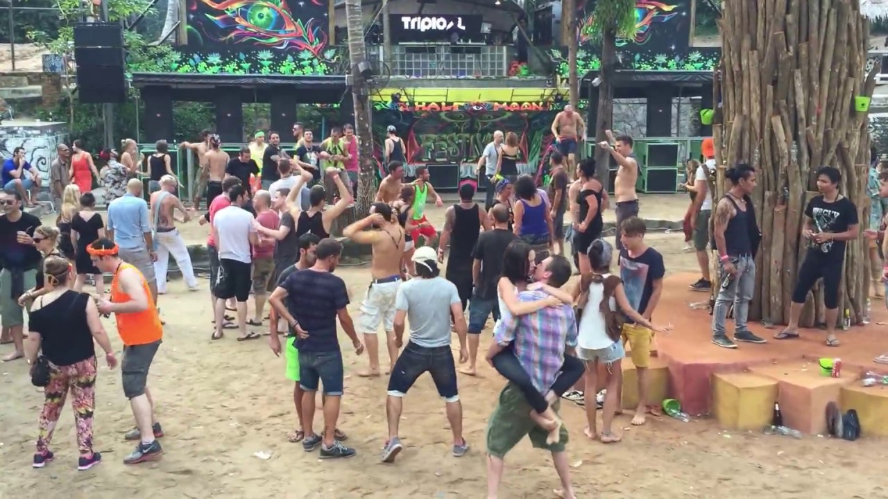 Half Moon Party - Main Stage at Moring