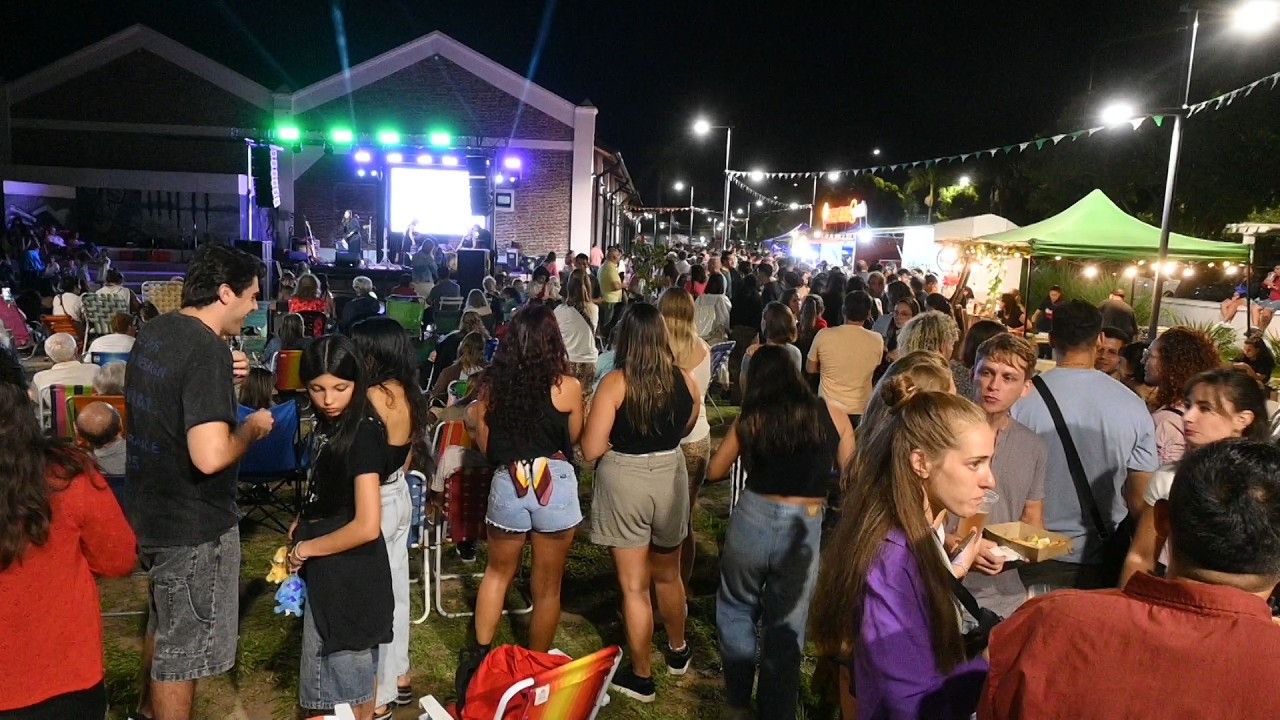 El Festival 8M “Un río de voces” reunió arte, emprendedoras y propuestas culturales