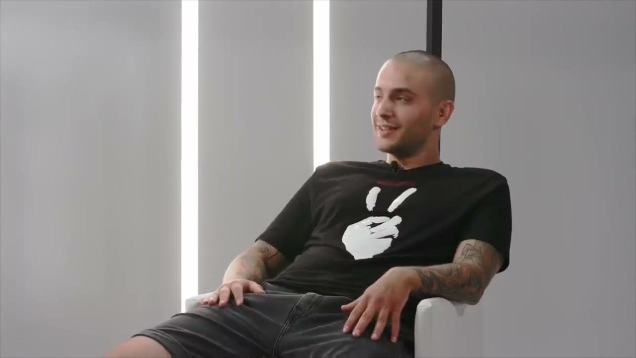 &Tau;&iota; &phi;&omega;&nu;ά&zeta;&epsilon;&iota; &omicron; illeoo?