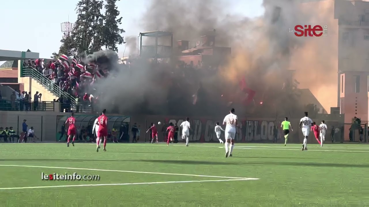 القراصنة .. كراكاج وإبداعات جماهير جمعية سلا بملعب بني ملال