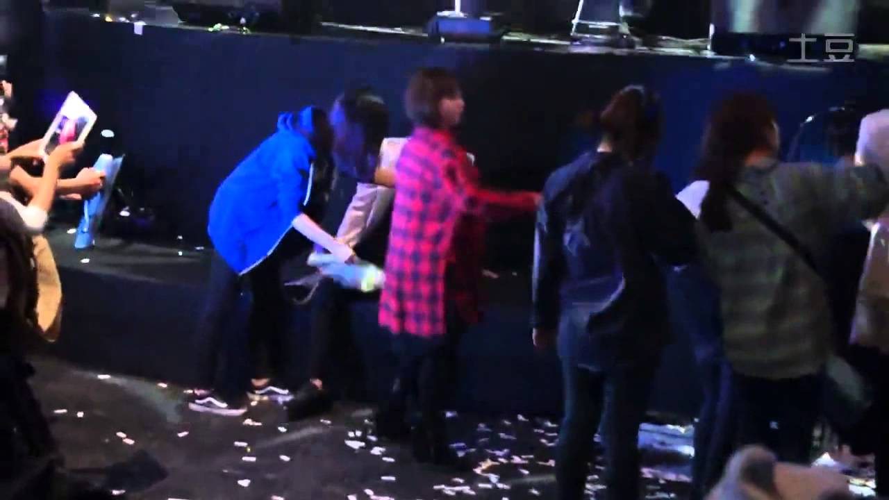 EXO NEWS: Chanyeol Performing on Stage even He's Sick