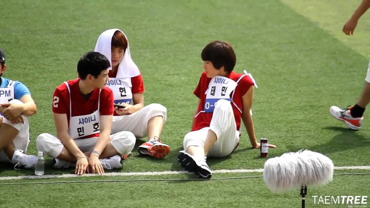 100914 Cutie Taemin waving + Jjong yawning @ Idol Sports Competition [Taemin fancam #7] HD