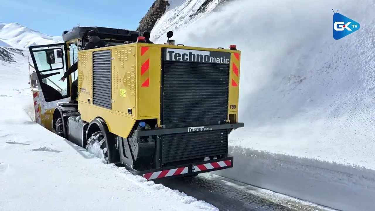 BRO intensifies snow clearance on the historic Mughal Road