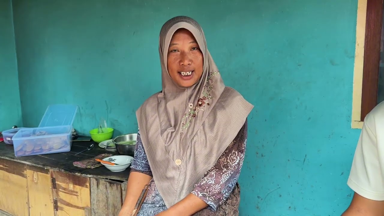 VIDEO PRODUK UNGGULAN DIGITALISASI UMKM DESA SENURO BARAT KKN 65 UMP KELOMPOK 17