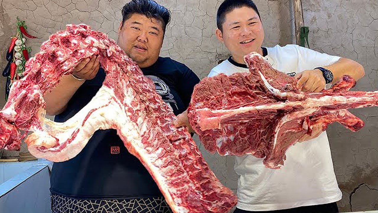 猴哥招待客人露一手，酱一整只驴的大骨架，这抱着啃也太过瘾了！【胖猴仔】