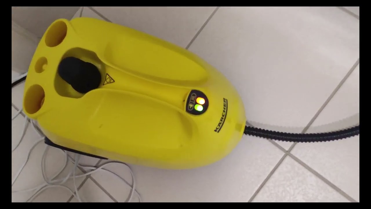 Limpeza de banheiros com vapor quente e produto Veja