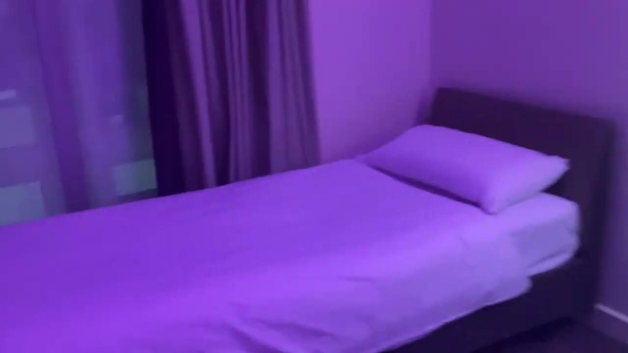 Orona Lifts at Southwark Premier Inn and our Room Tour!