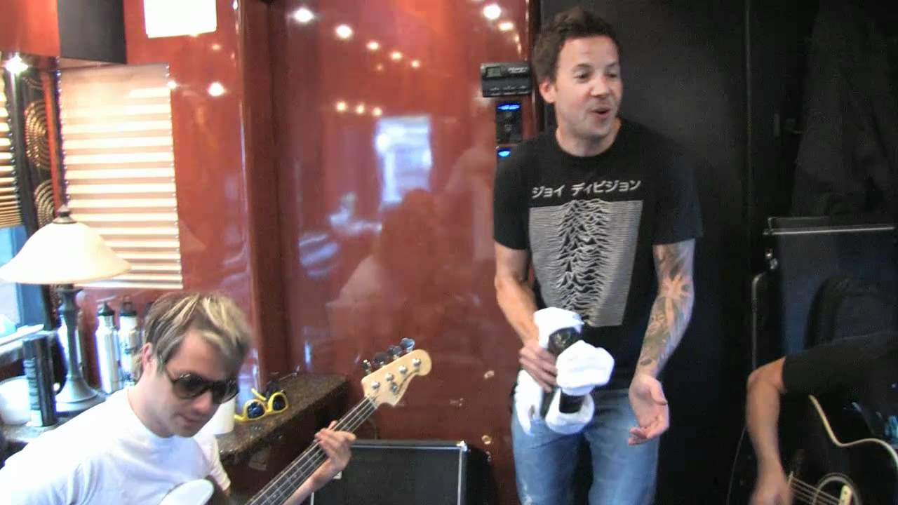 Simple Plan - 'Can't Keep My Hands Off You' | Weekender Sessions