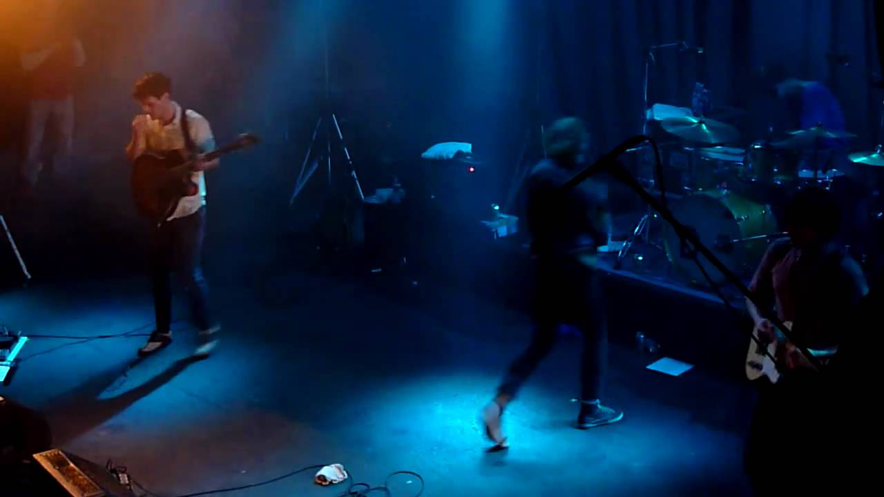 The Drums - Skippin' Town (Paris, 5 Nov. 2010)
