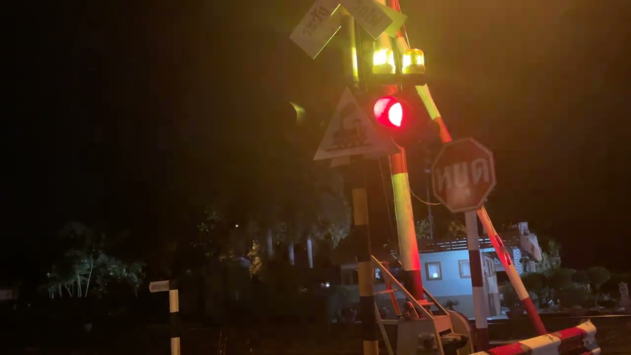 เครื่องกั้นรถไฟจังหวัดอุตรดิตถ์ไม้กั้นเสีย