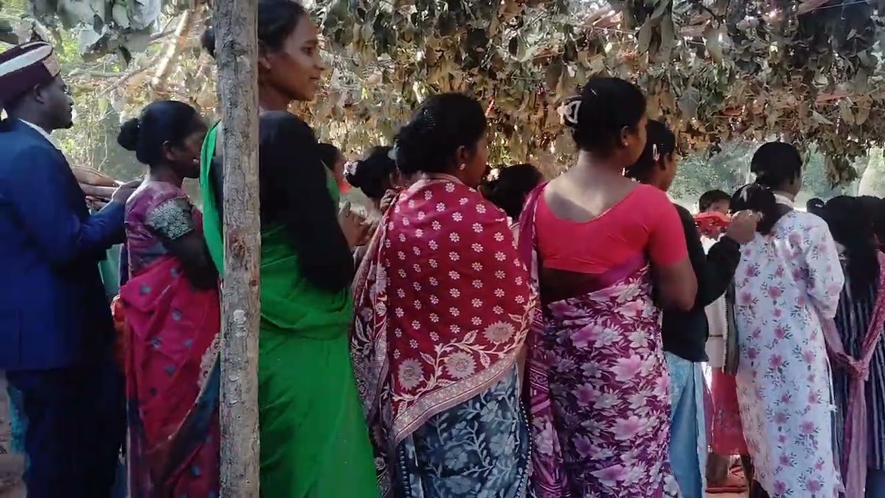 Jo Dulha Dulhan rahata Hai usko Swagat Karke Mandap ke aage Le Jaate Hain