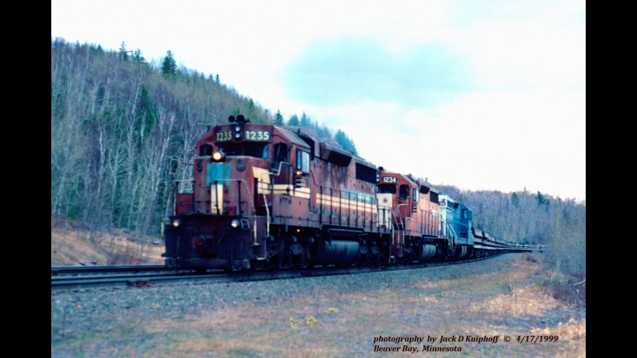 Great EMD 567 sounds. SD18's & SD28's on NSM at Beaver Bay, MN. 4/17,/1999