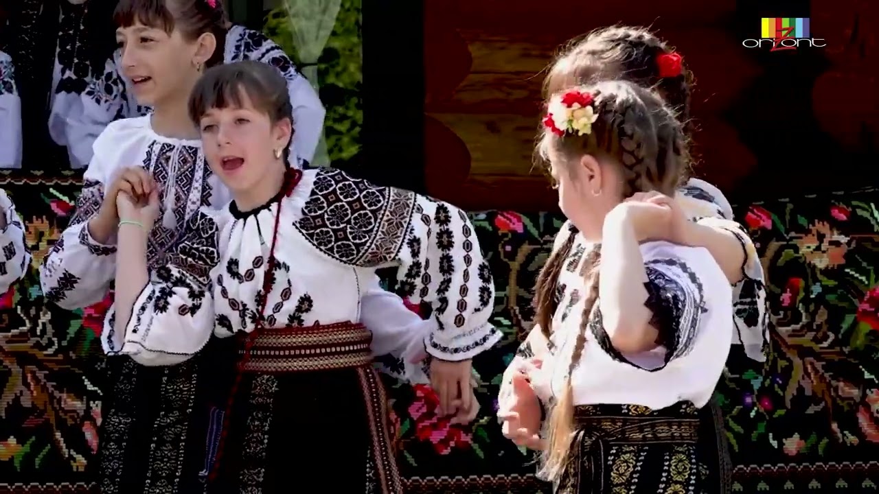 ANSAMBLUL MOSTENITORII BUCOVINEI - TRANDAFIRUL
