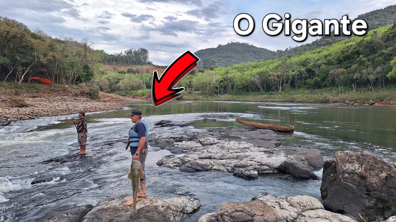 Acampamos na Mata e Pescamos o Maior Jundiá das Corredeiras na Tempestade.