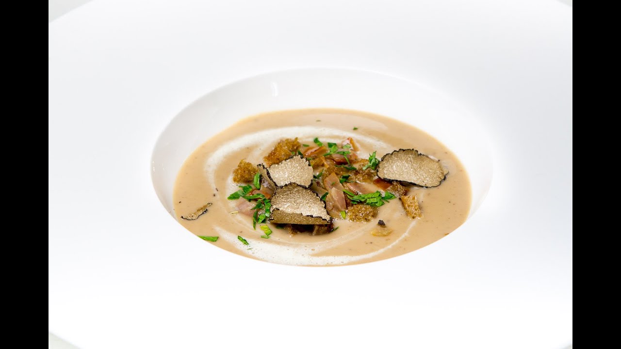 Anrichten: Getr&uuml;ffelte Maronenschaumsuppe (#4)