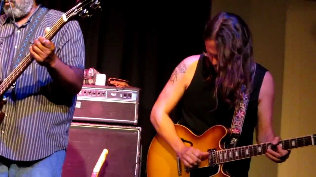 Ian Siegal & The Mississippi Mudbloods_So Much Trouble 28Jun12.MOV