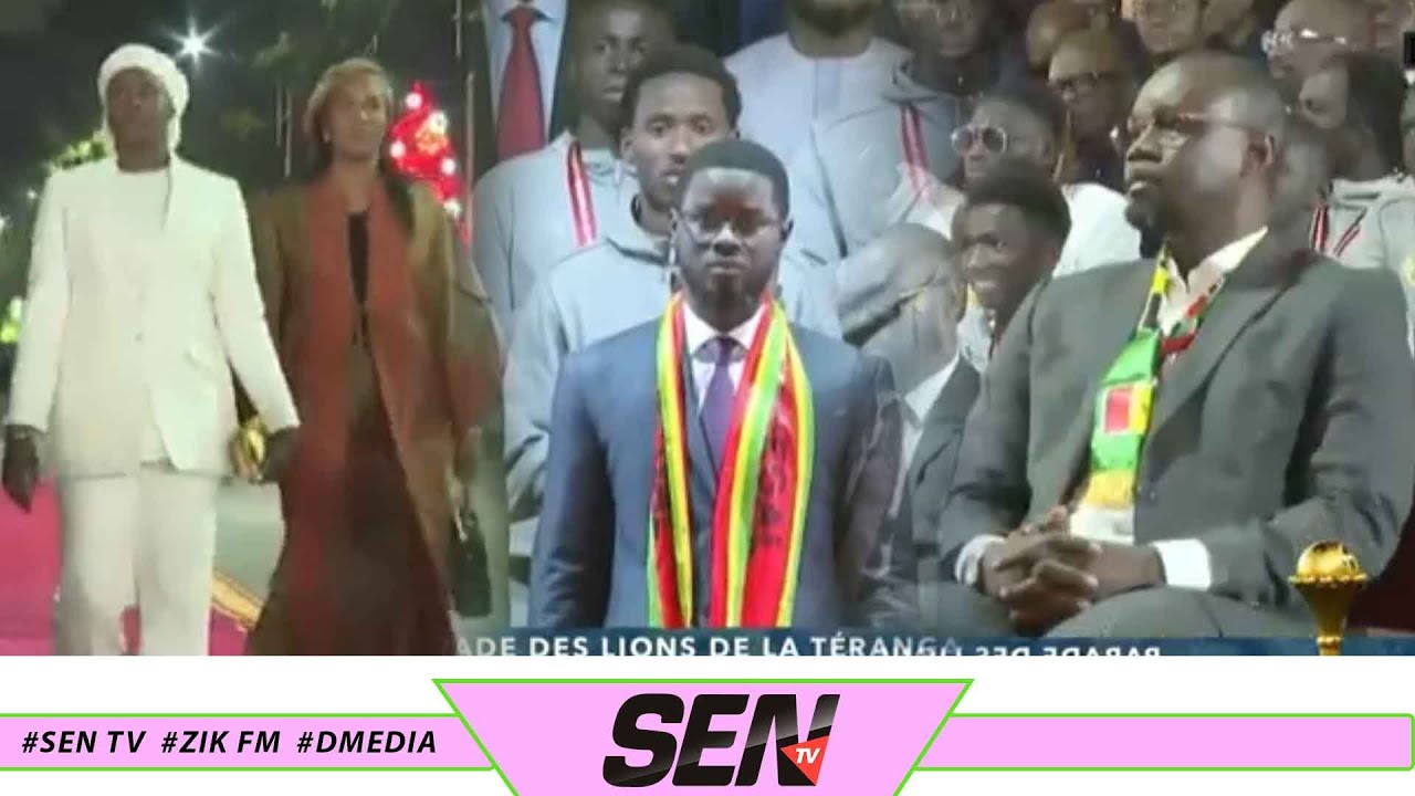 « Arrivée de Diomaye, de Sonko et de leurs valeureuses épouses à la cérémonie des Lions. »