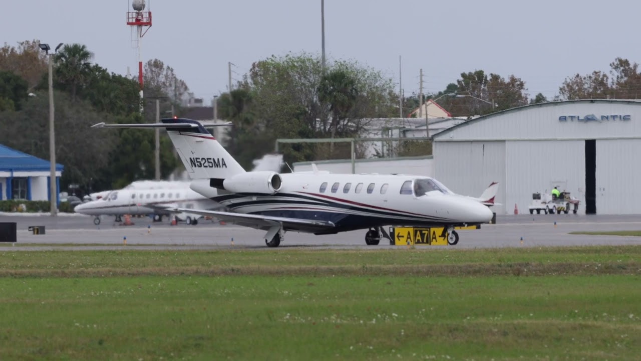 Cessna 525A Citation CJ2 Takeoff