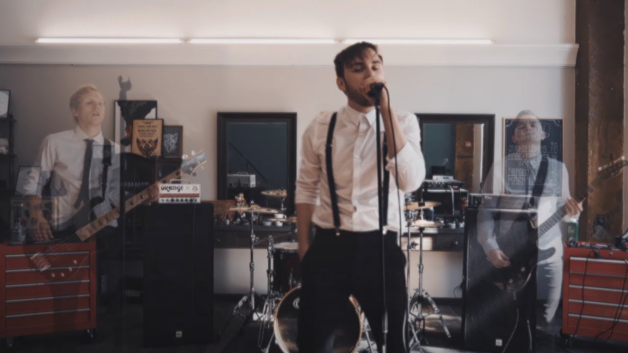 𝗯𝗹𝗼𝗼𝗱𝗳𝗲𝗮𝘁𝗵𝗲𝗿 - 𝗦𝗧𝗥𝗔𝗡𝗗𝗘𝗗