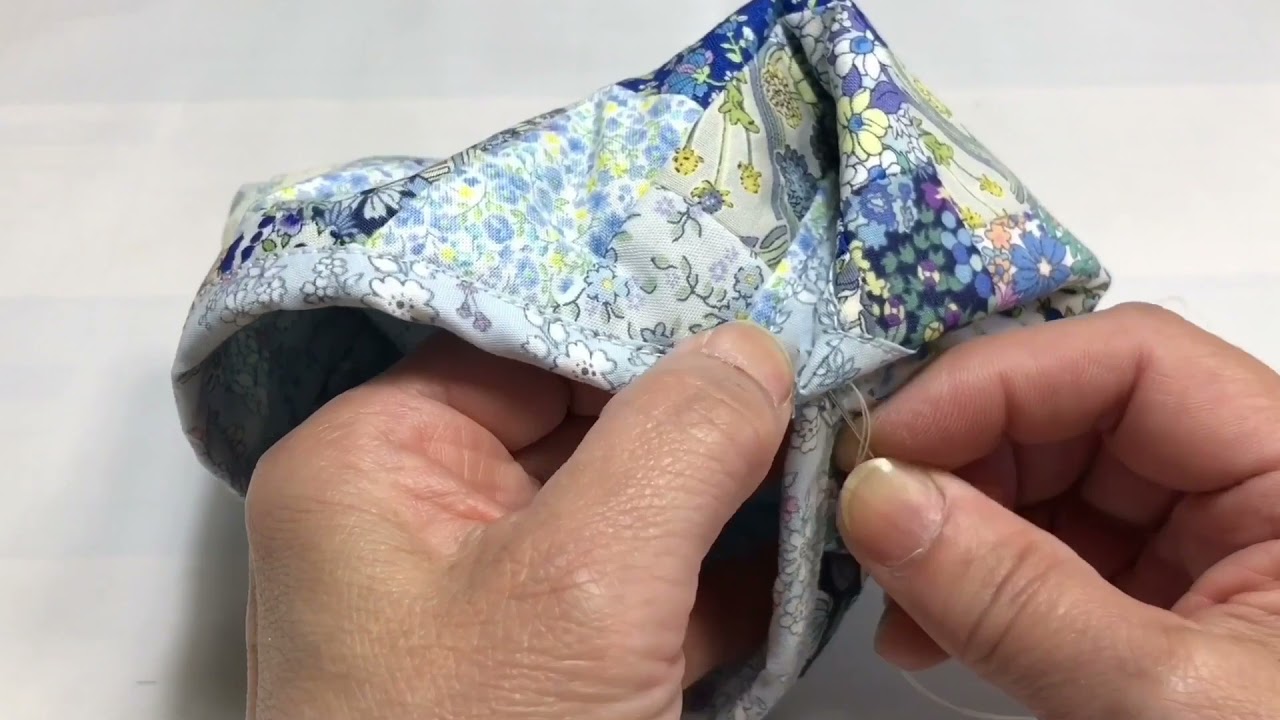 レースファスナー付き三角マチのポーチ💕/Triangular gusset pouch with lace zipper 💕