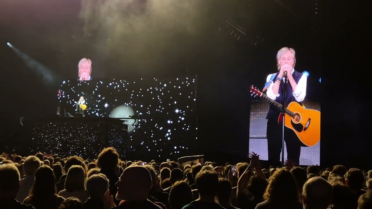 Blackbird / Here Today (for Lennon) - Paul McCartney - Live Arena Defense - Paris - Décembre 2024