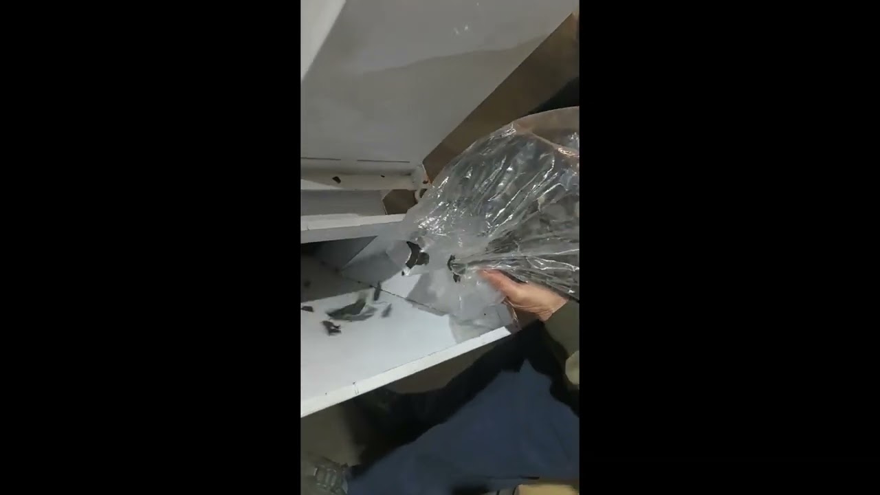 シュレッダーダストからゴムを分けてみた