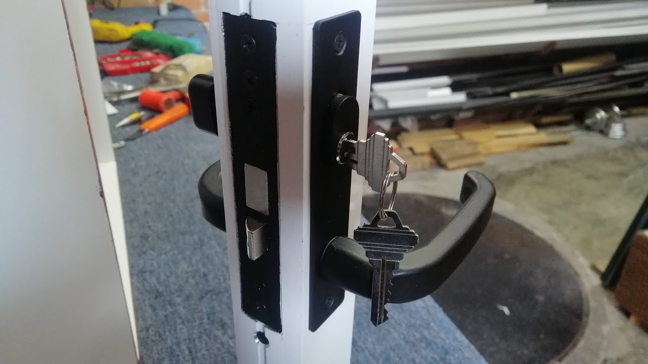 Chapa IMPERIAL  De  HERRALUM Como Colocarla A Puerta De Aluminio