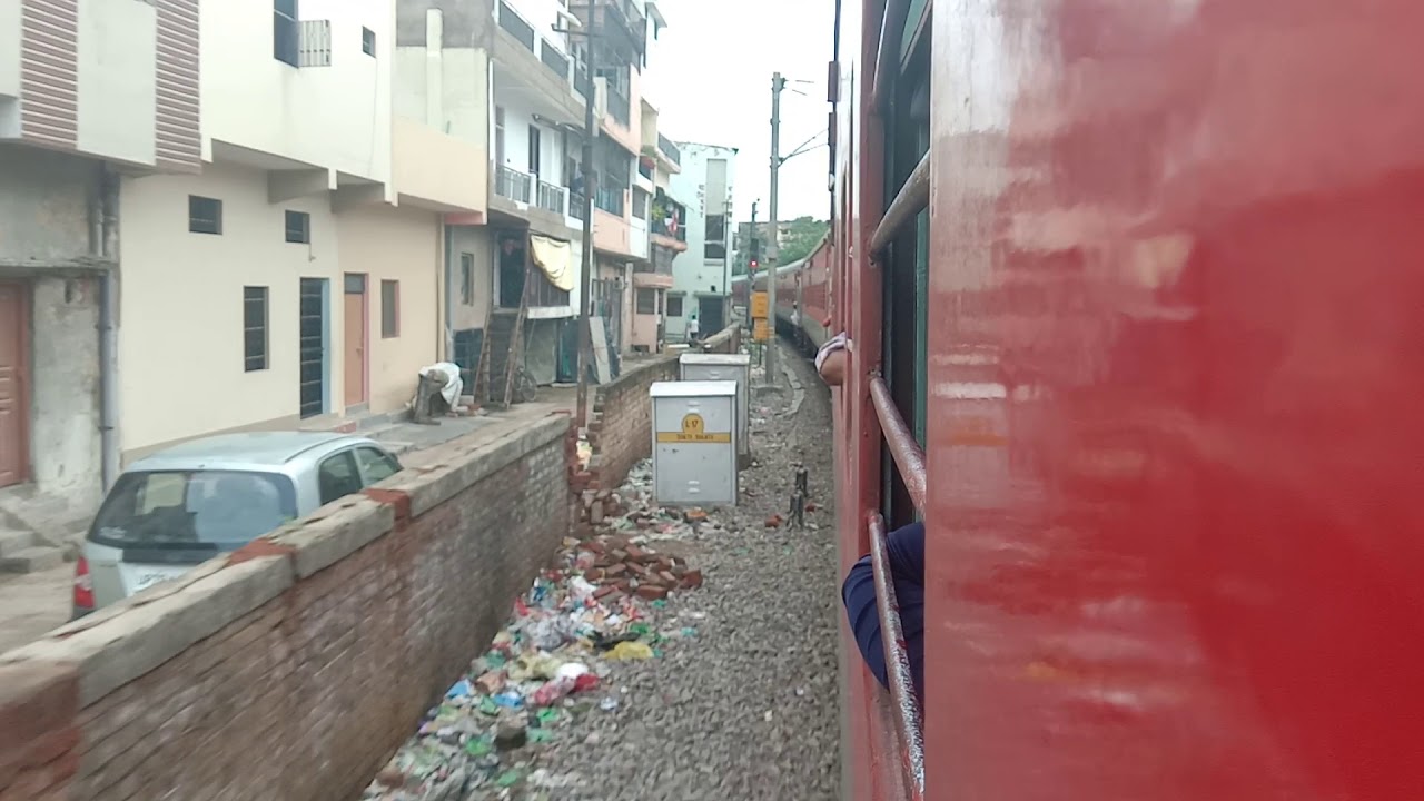 12561/Swatantrata senani superfast express
