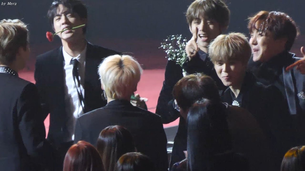 방탄소년단 (BTS) 올해의제작자상(방시혁) 축하해주는방탄 [전체] Cam