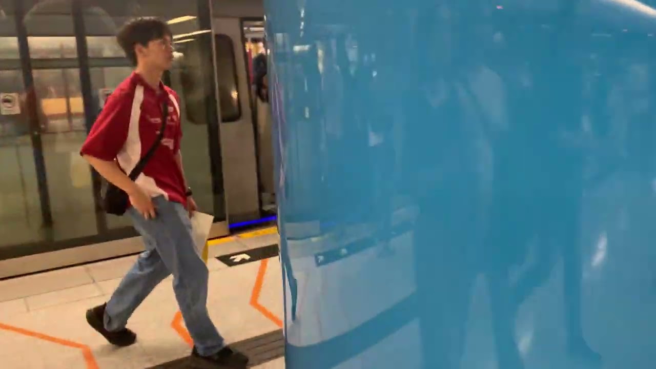 港島綫M-Train (A175/A254) 上環至金鐘+ A203/A110, A251/A180 & A117/A120 在金鐘站3、4號月台（分別往柴灣及中環）￼￼￼