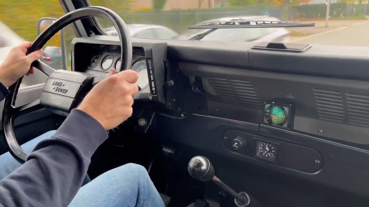 1988 Land Rover Defender 90 V8 - Driving - Carcave