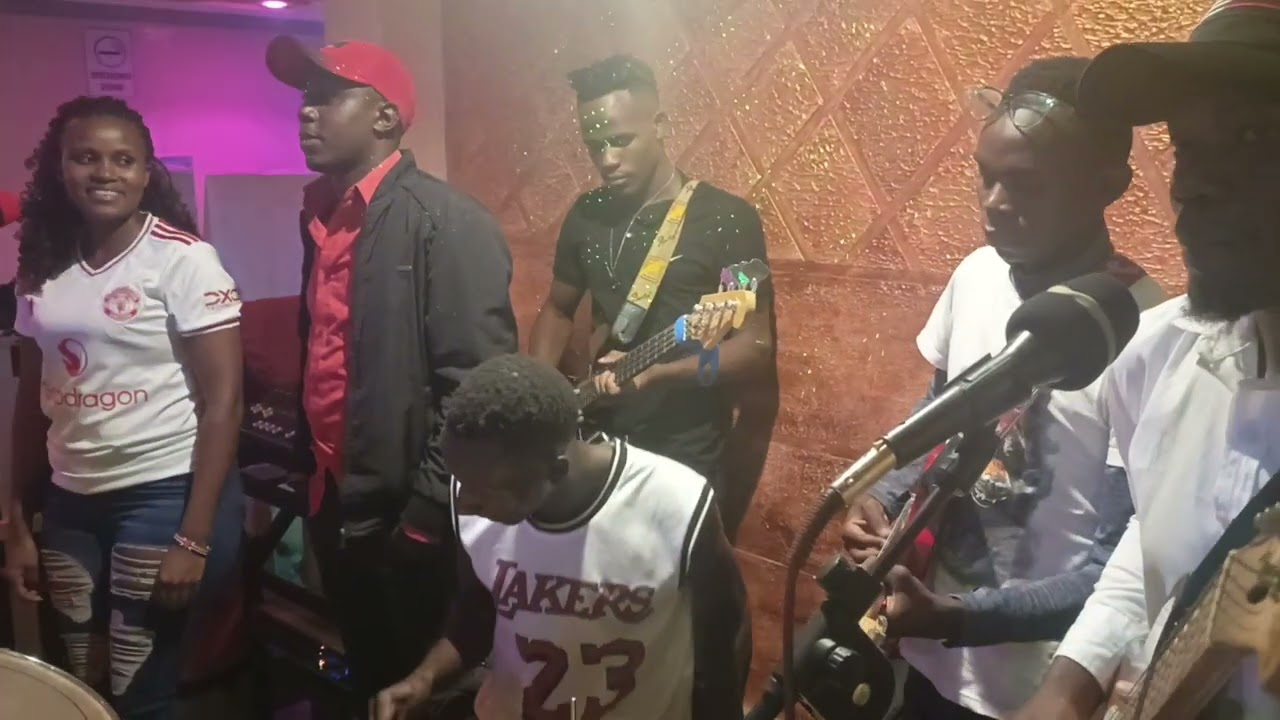 Kinyaata Surebet(Kilunda Junior) na Kana Dee(Kathonzweni sisters) performing live at Bazuu village