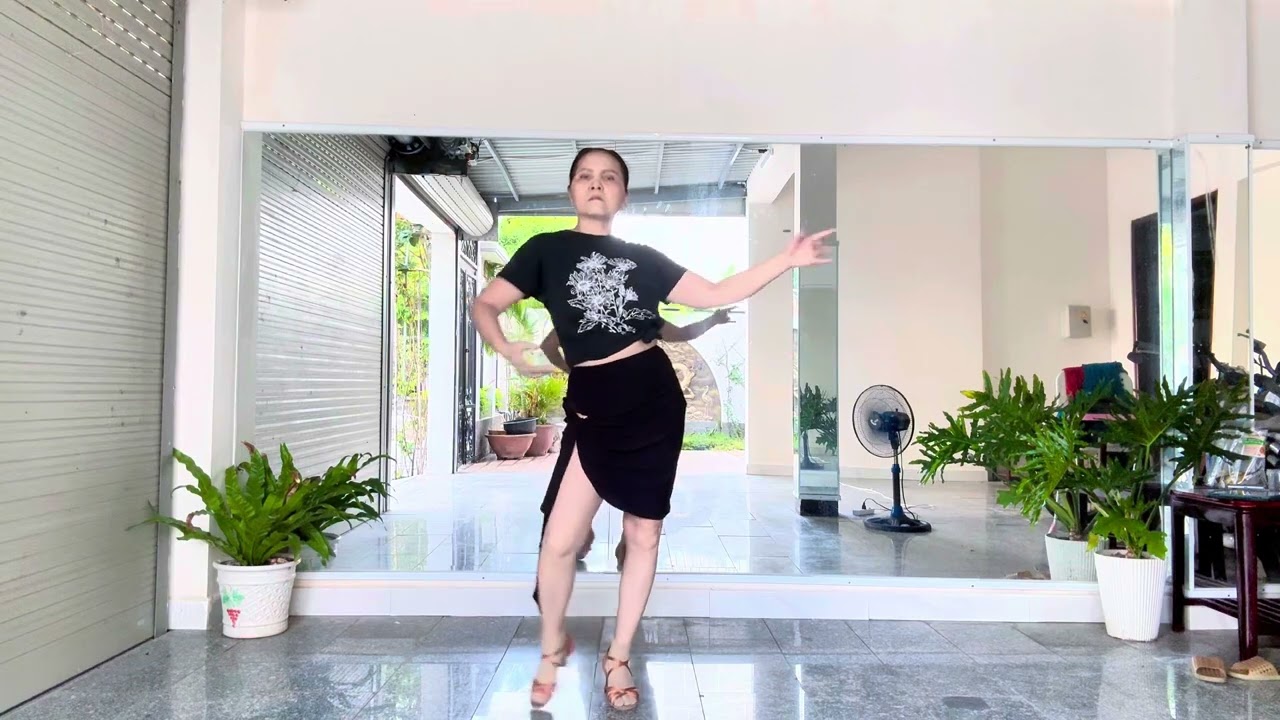 Tập chuyển động tay rumba