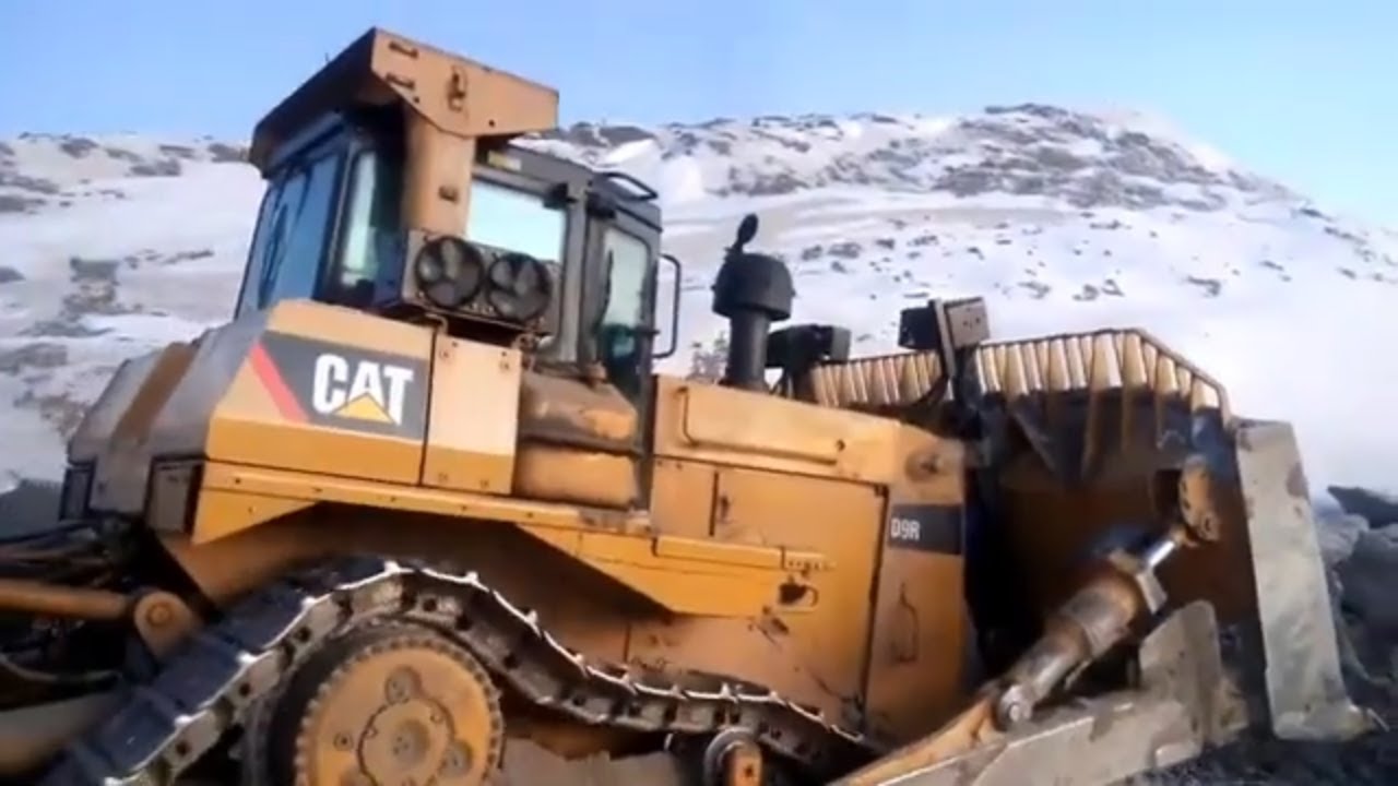 Невероятно! Узнайте, на что способен этот гигантский бульдозер!